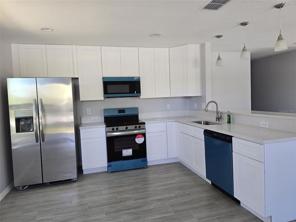 待售: $470,000 (6 贝兹, 0 浴室, 2415 平方英尺)