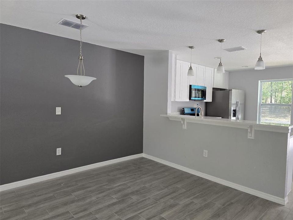 待售: $470,000 (6 贝兹, 0 浴室, 2415 平方英尺)