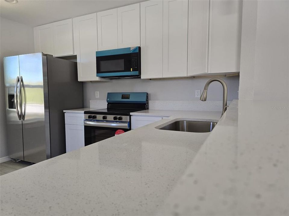 待售: $470,000 (6 贝兹, 0 浴室, 2415 平方英尺)