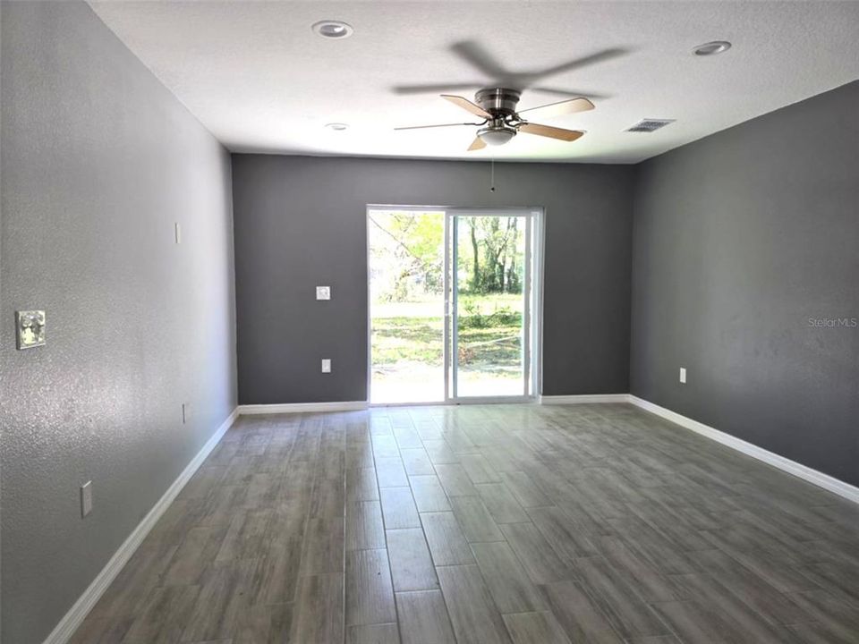 待售: $470,000 (6 贝兹, 0 浴室, 2415 平方英尺)