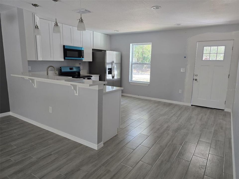 待售: $470,000 (6 贝兹, 0 浴室, 2415 平方英尺)