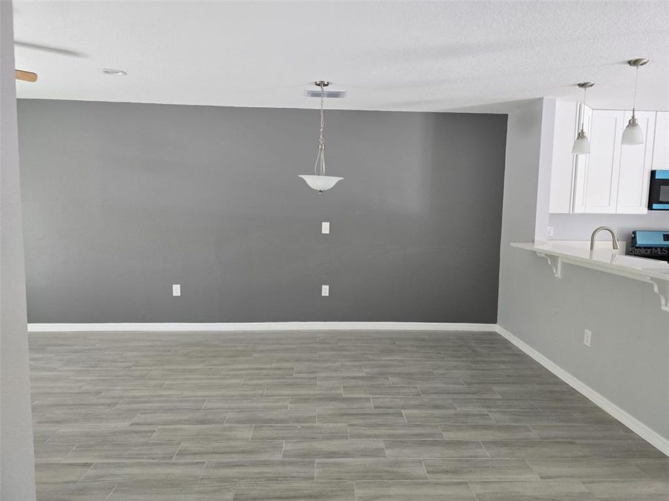 待售: $470,000 (6 贝兹, 0 浴室, 2415 平方英尺)