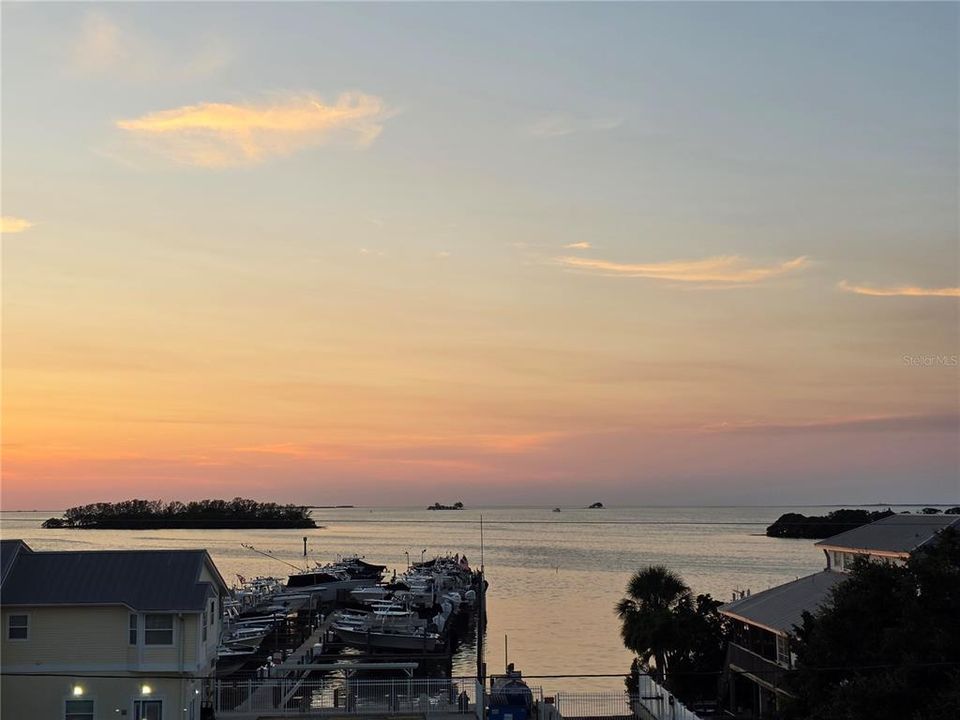 Recently Sold: $799,000 (4 beds, 5 baths, 3146 Square Feet)