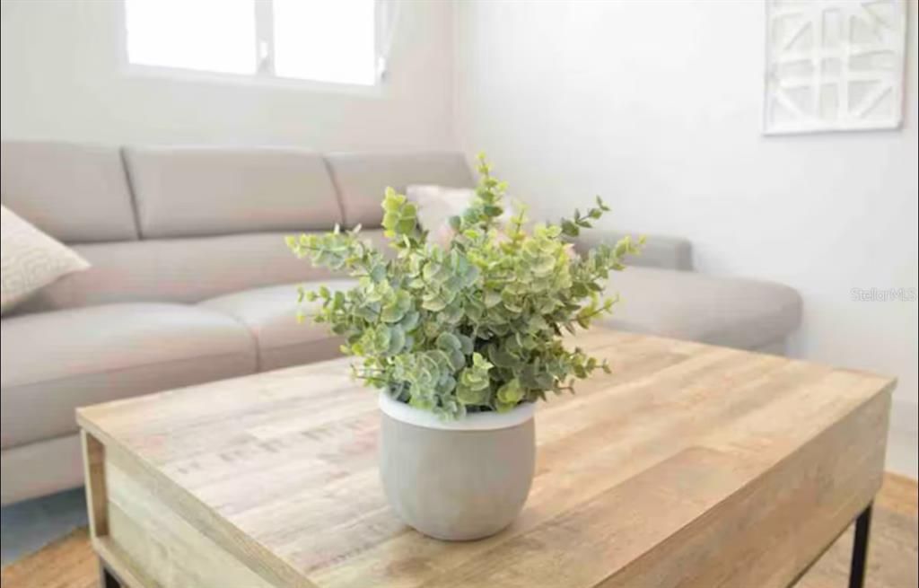 Под контрактом: $795,000 (4 спален, 0 ванн, 1533 Квадратных фут)