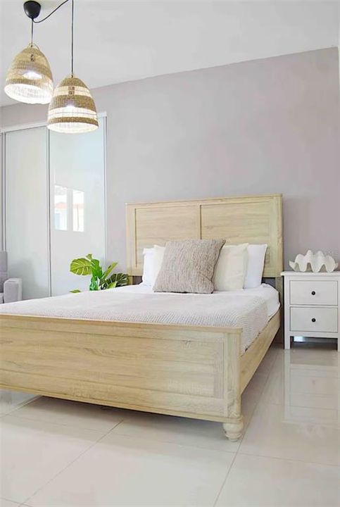 Под контрактом: $795,000 (4 спален, 0 ванн, 1533 Квадратных фут)