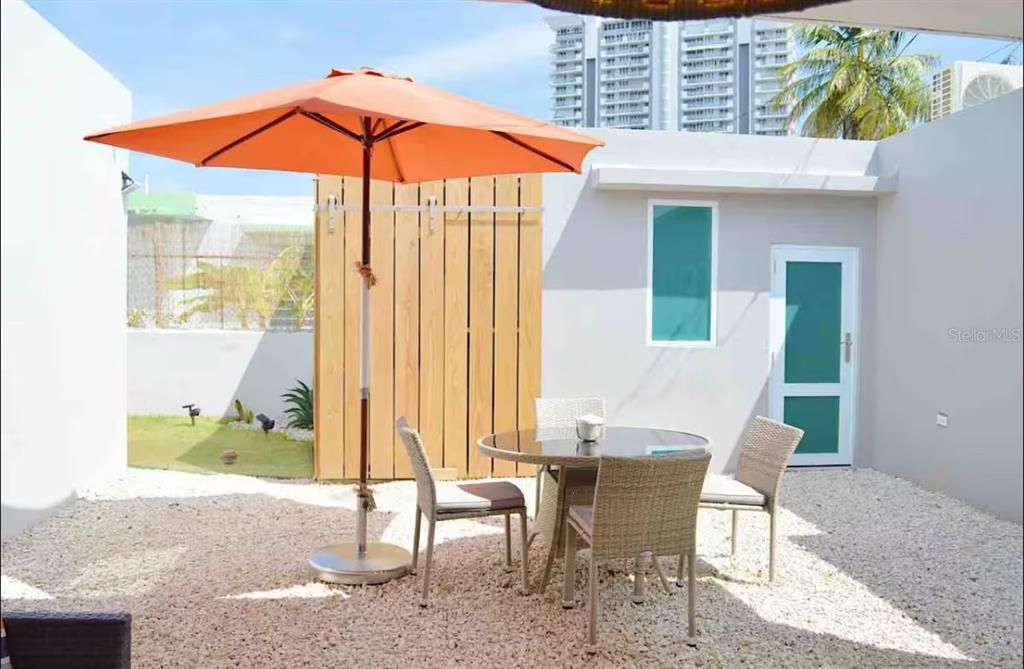 Под контрактом: $795,000 (4 спален, 0 ванн, 1533 Квадратных фут)