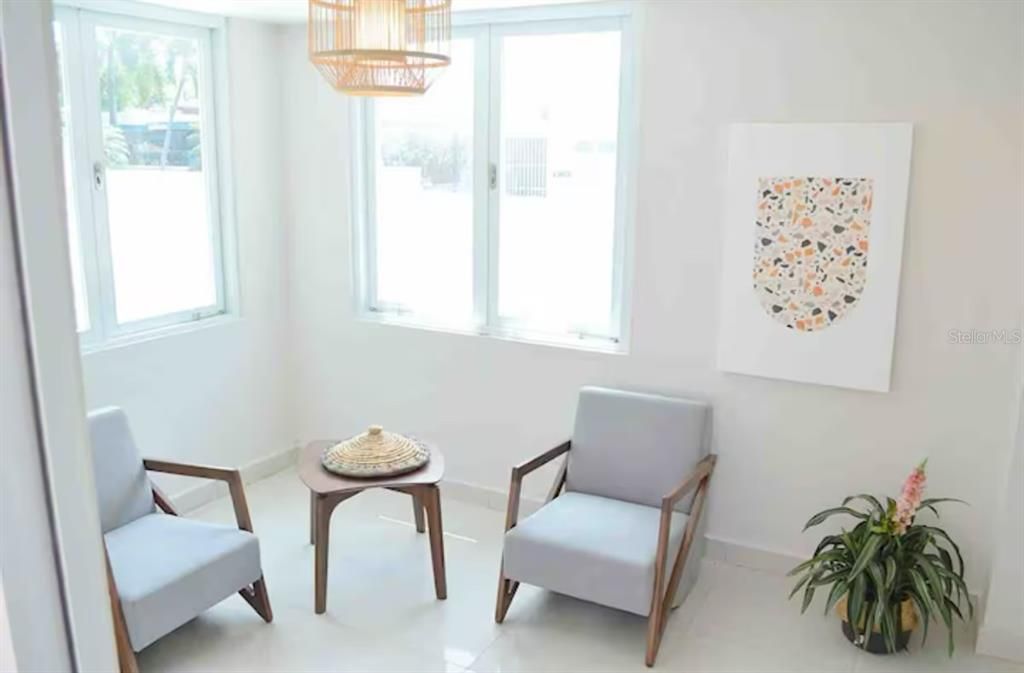 Под контрактом: $795,000 (4 спален, 0 ванн, 1533 Квадратных фут)