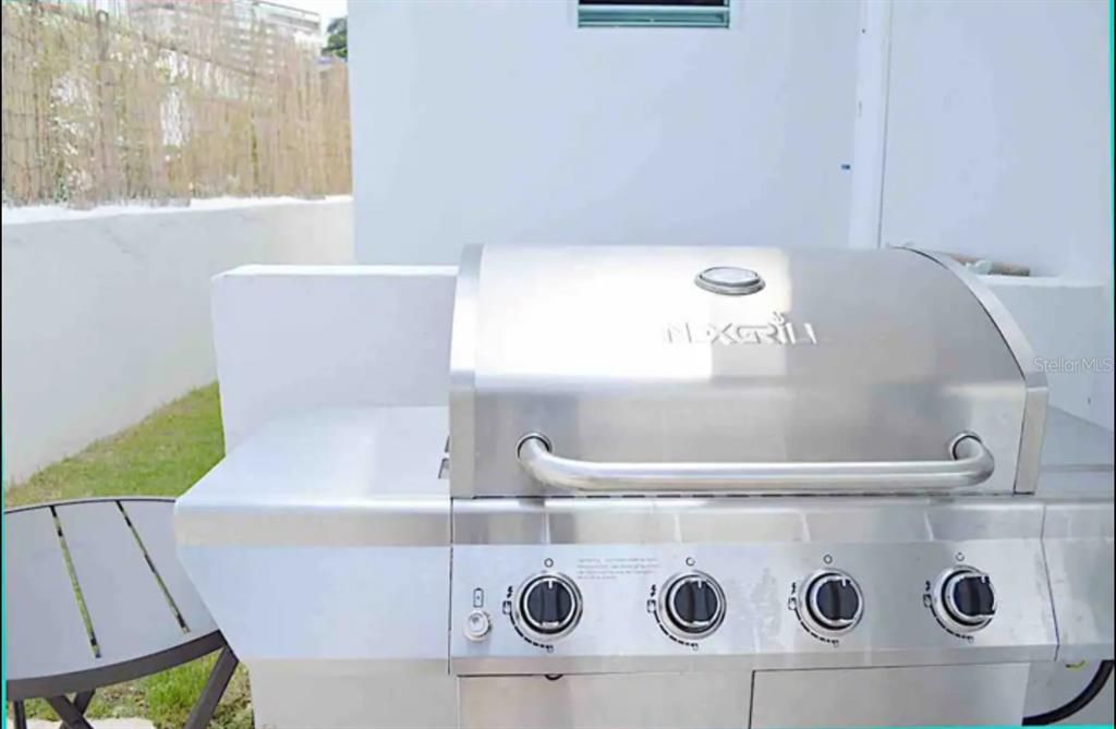 Под контрактом: $795,000 (4 спален, 0 ванн, 1533 Квадратных фут)