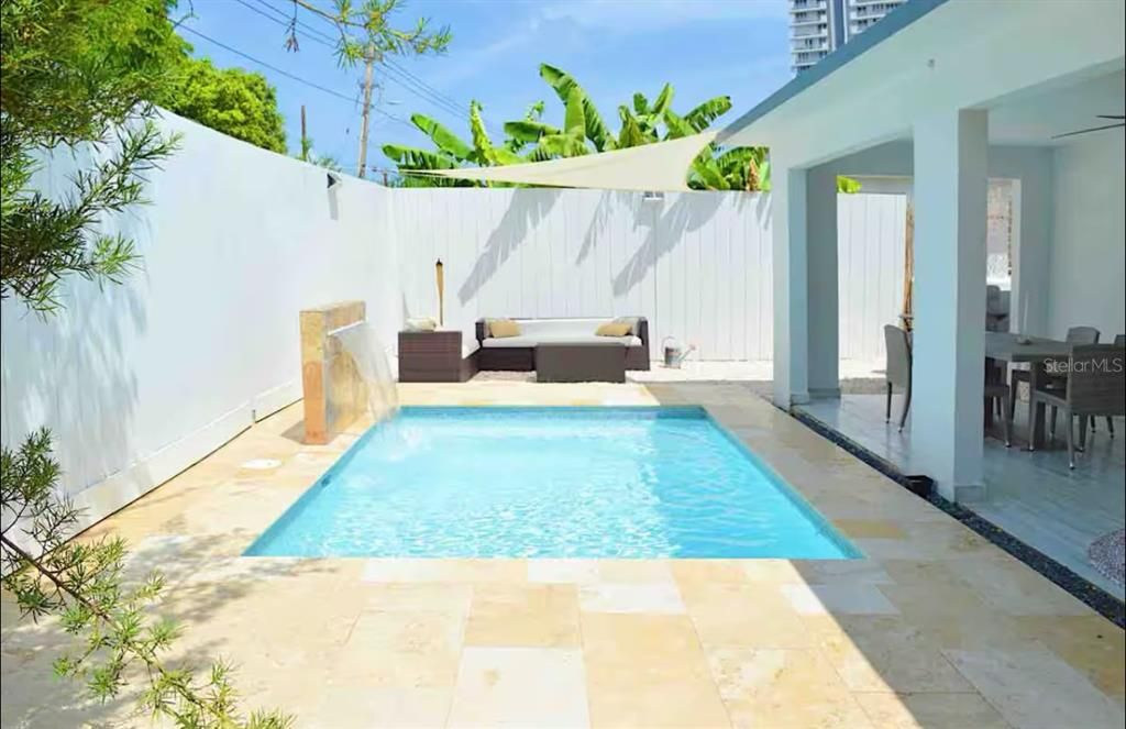 Под контрактом: $795,000 (4 спален, 0 ванн, 1533 Квадратных фут)