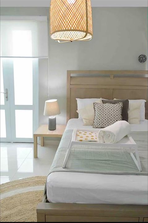 Под контрактом: $795,000 (4 спален, 0 ванн, 1533 Квадратных фут)