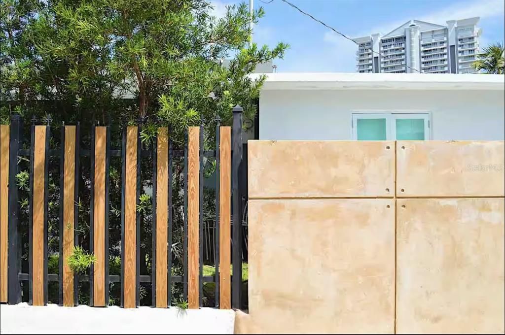 Под контрактом: $795,000 (4 спален, 0 ванн, 1533 Квадратных фут)