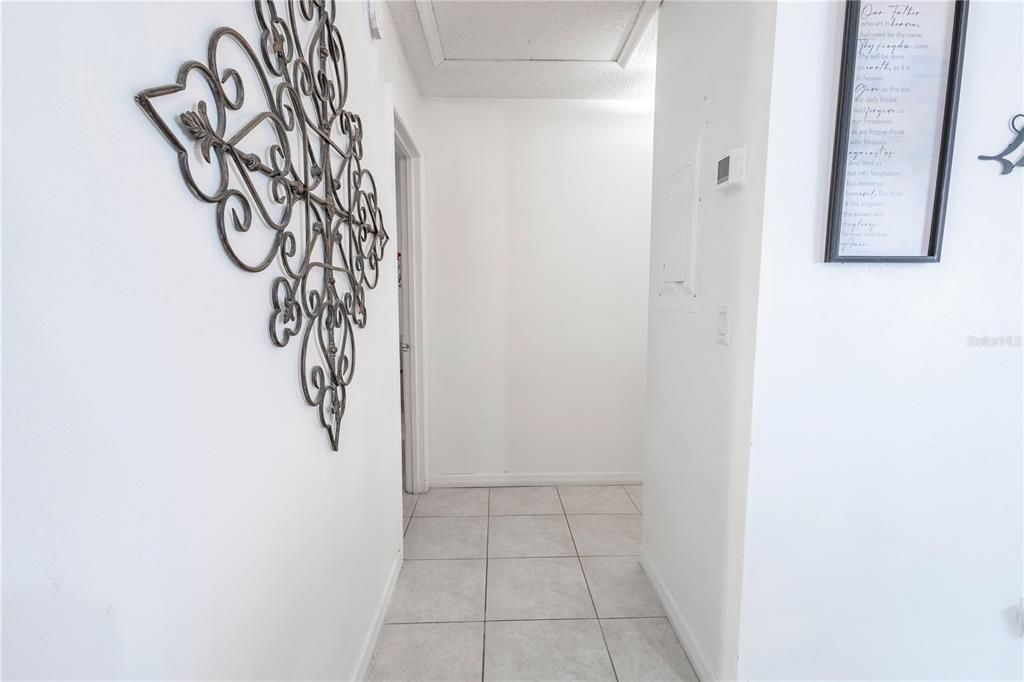 待售: $324,000 (4 贝兹, 0 浴室, 1958 平方英尺)