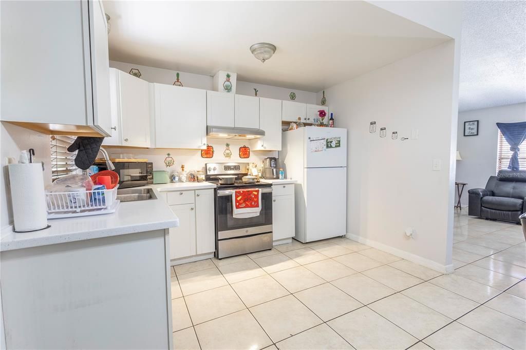 待售: $324,000 (4 贝兹, 0 浴室, 1958 平方英尺)