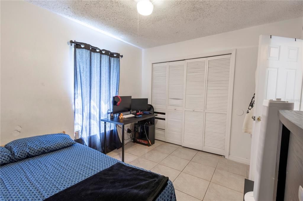 待售: $324,000 (4 贝兹, 0 浴室, 1958 平方英尺)