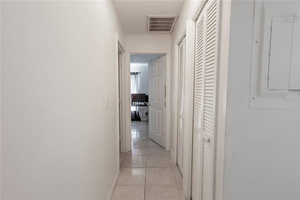 待售: $324,000 (4 贝兹, 0 浴室, 1958 平方英尺)