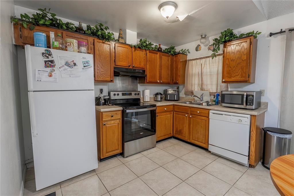 待售: $324,000 (4 贝兹, 0 浴室, 1958 平方英尺)