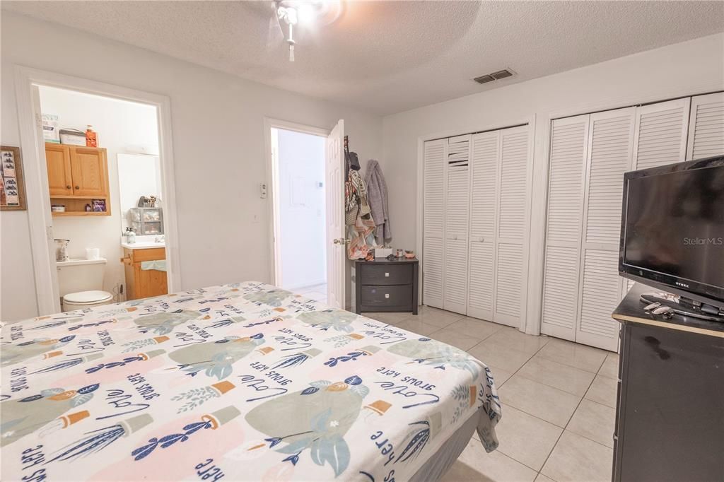 待售: $324,000 (4 贝兹, 0 浴室, 1958 平方英尺)