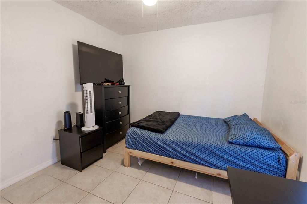 待售: $324,000 (4 贝兹, 0 浴室, 1958 平方英尺)