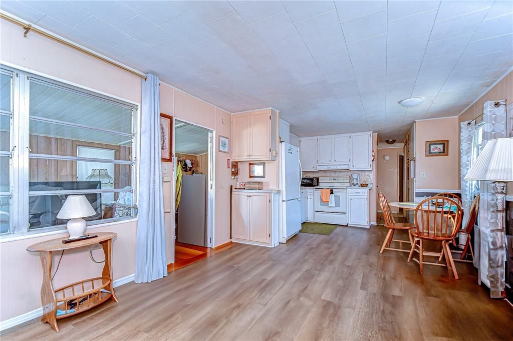 待售: $52,000 (1 贝兹, 1 浴室, 576 平方英尺)