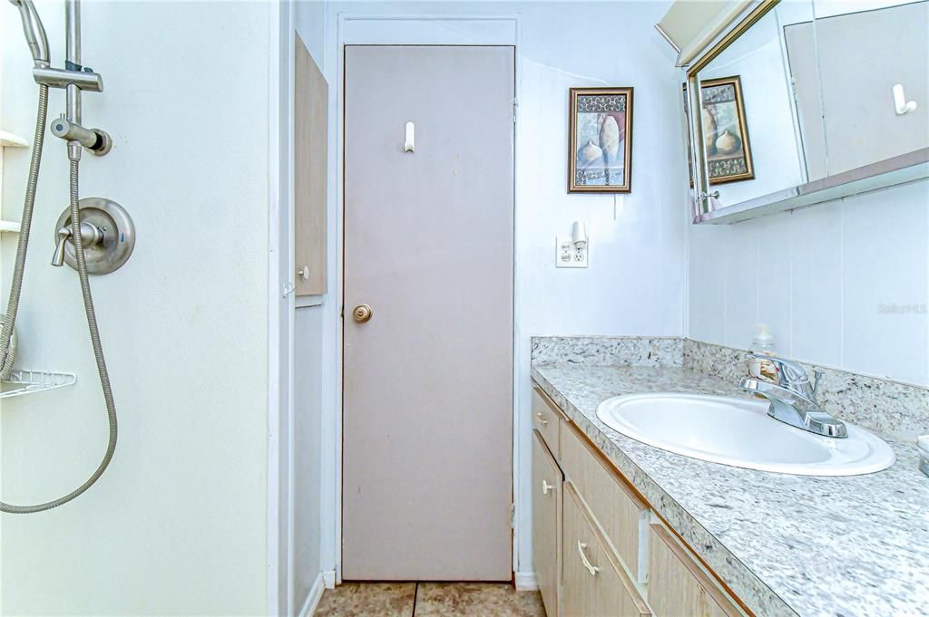 待售: $52,000 (1 贝兹, 1 浴室, 576 平方英尺)