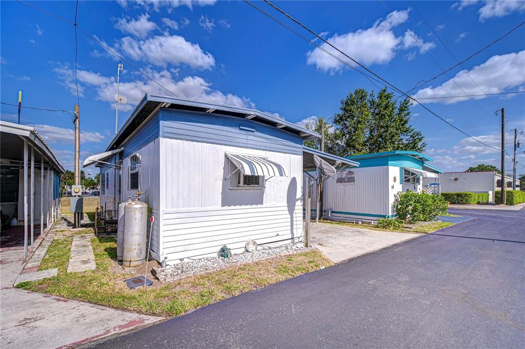 待售: $52,000 (1 贝兹, 1 浴室, 576 平方英尺)