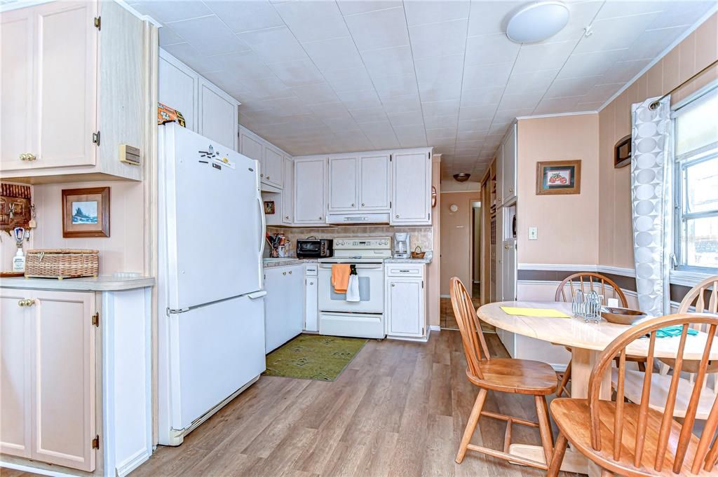 待售: $52,000 (1 贝兹, 1 浴室, 576 平方英尺)