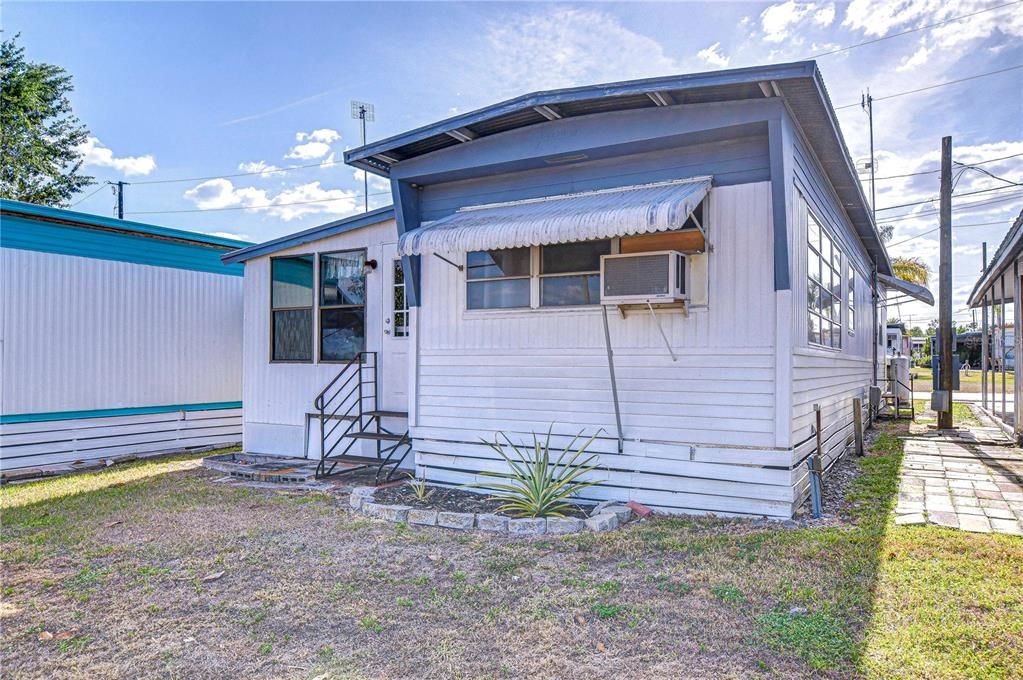 待售: $52,000 (1 贝兹, 1 浴室, 576 平方英尺)