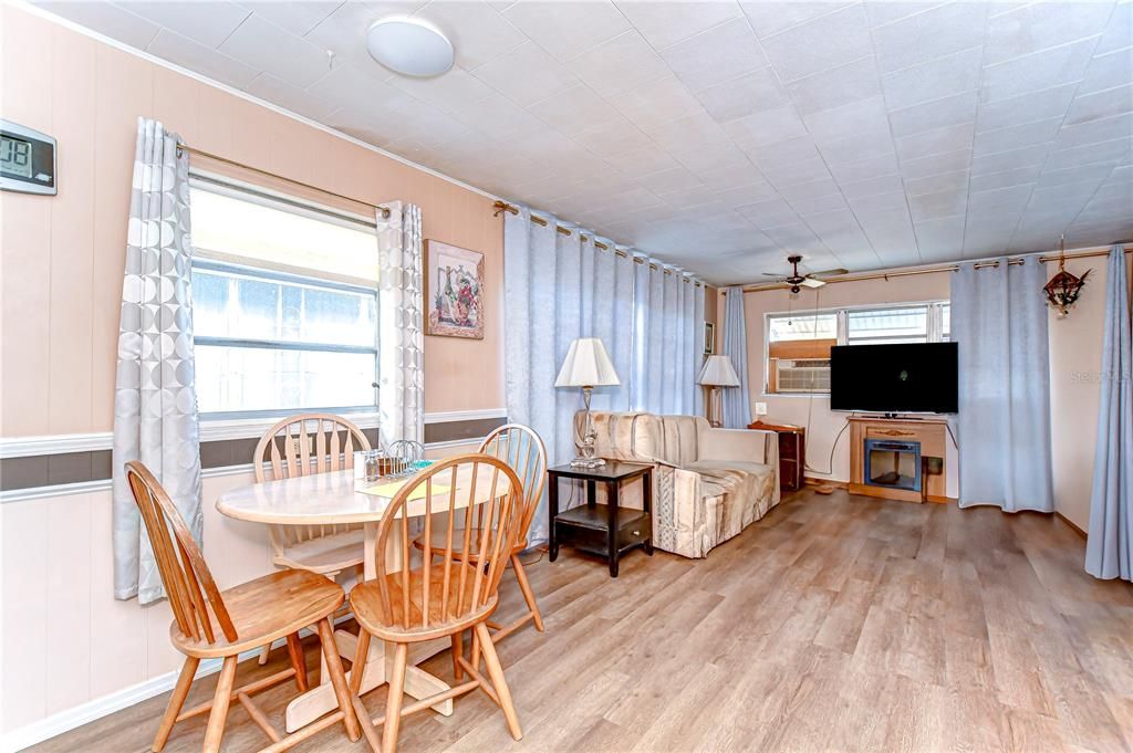 待售: $52,000 (1 贝兹, 1 浴室, 576 平方英尺)