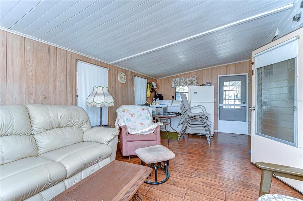 待售: $52,000 (1 贝兹, 1 浴室, 576 平方英尺)