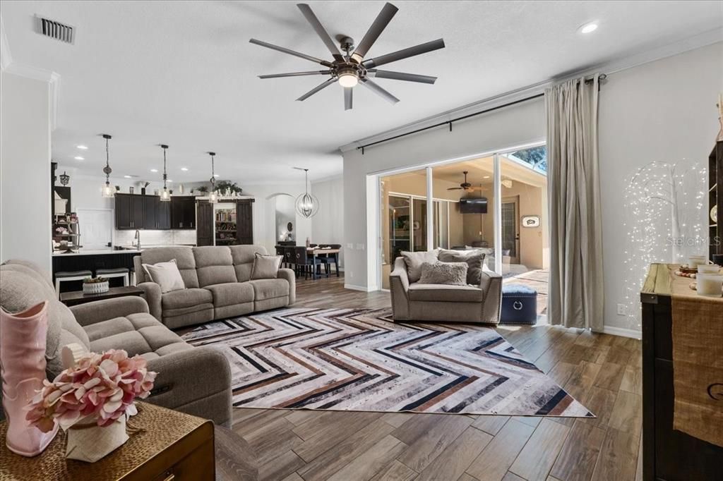 На продажу: $1,199,000 (5 спален, 4 ванн, 4853 Квадратных фут)