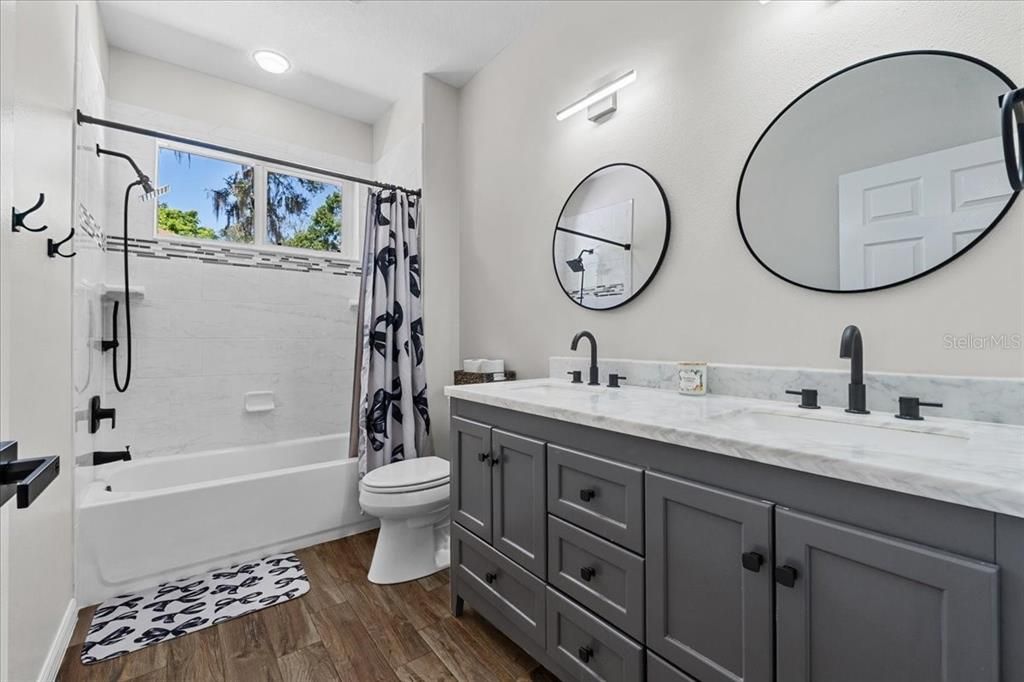 На продажу: $1,199,000 (5 спален, 4 ванн, 4853 Квадратных фут)