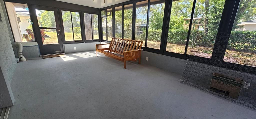 Activo con contrato: $210,000 (4 camas, 2 baños, 1391 Pies cuadrados)