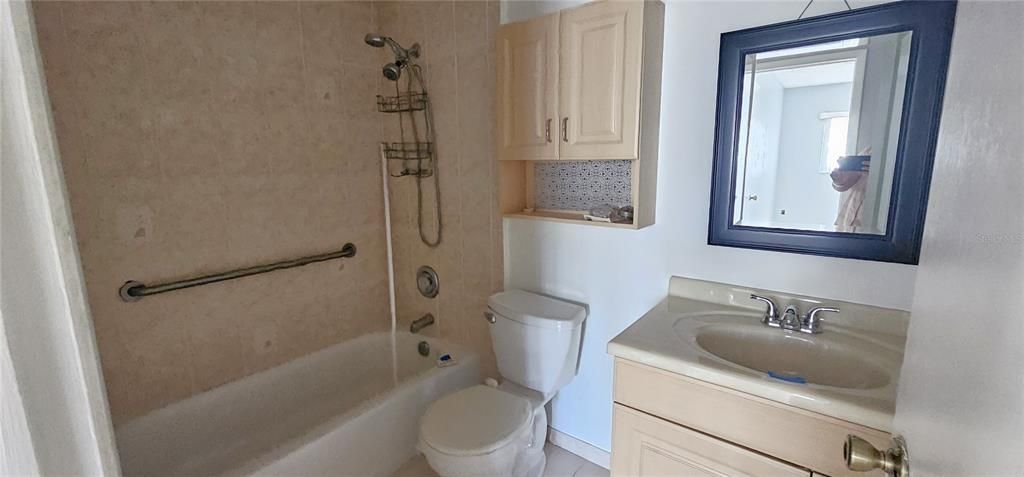 Activo con contrato: $210,000 (4 camas, 2 baños, 1391 Pies cuadrados)