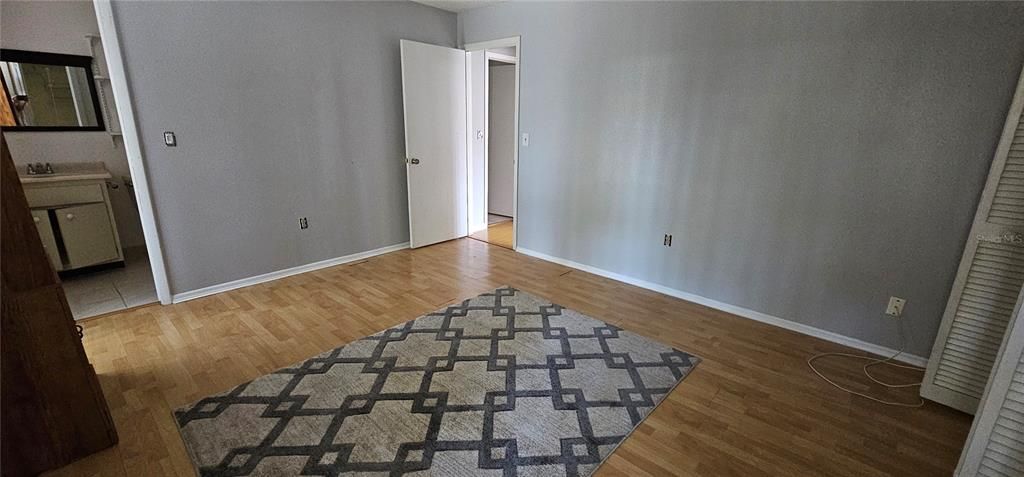 Activo con contrato: $210,000 (4 camas, 2 baños, 1391 Pies cuadrados)