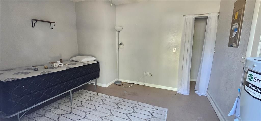 Activo con contrato: $210,000 (4 camas, 2 baños, 1391 Pies cuadrados)