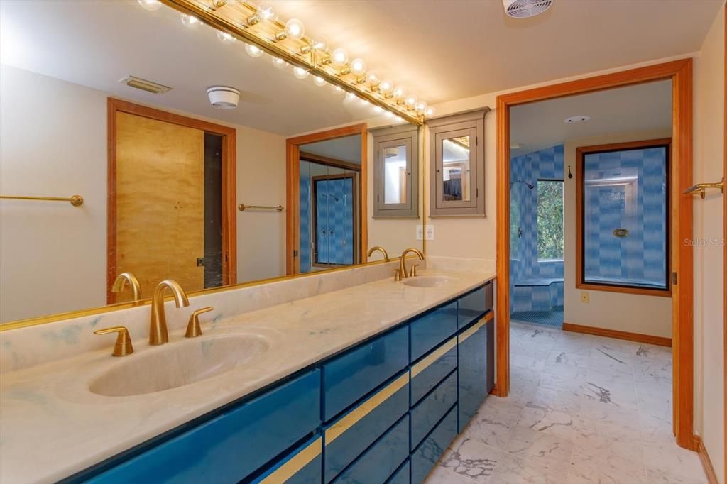 For Sale: $2,500,000 (4 beds, 4 baths, 4961 Square Feet)