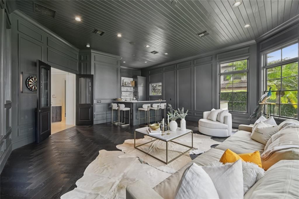For Sale: $5,695,000 (5 beds, 5 baths, 6730 Square Feet)