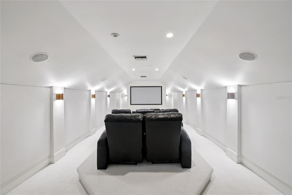 For Sale: $5,695,000 (5 beds, 5 baths, 6730 Square Feet)