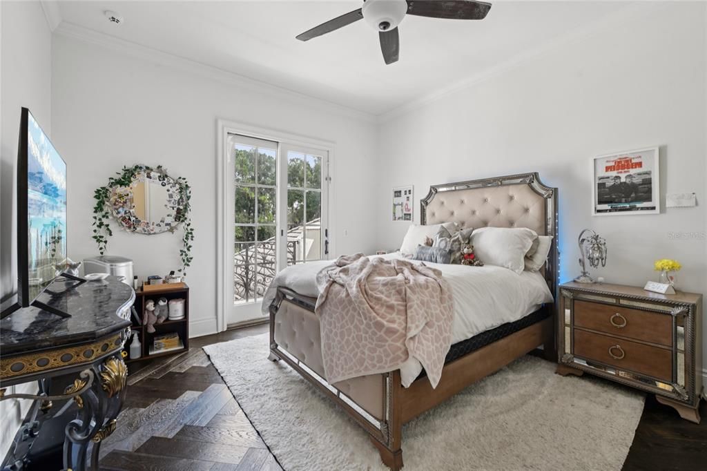 For Sale: $5,695,000 (5 beds, 5 baths, 6730 Square Feet)