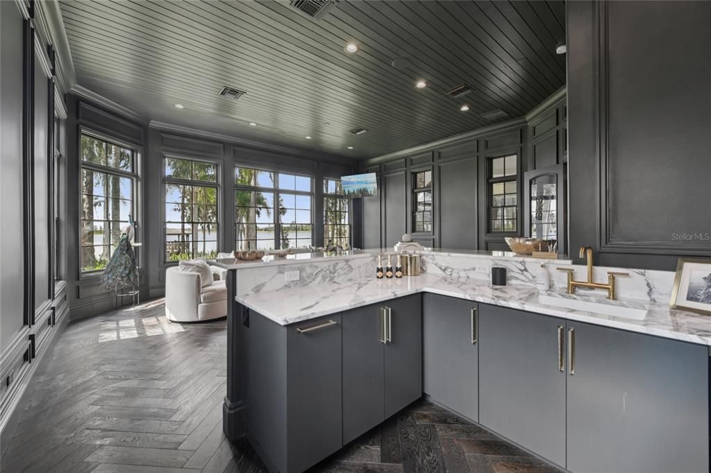 For Sale: $5,695,000 (5 beds, 5 baths, 6730 Square Feet)