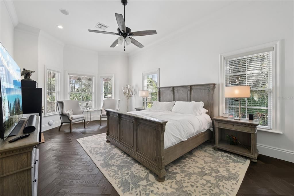 For Sale: $5,695,000 (5 beds, 5 baths, 6730 Square Feet)