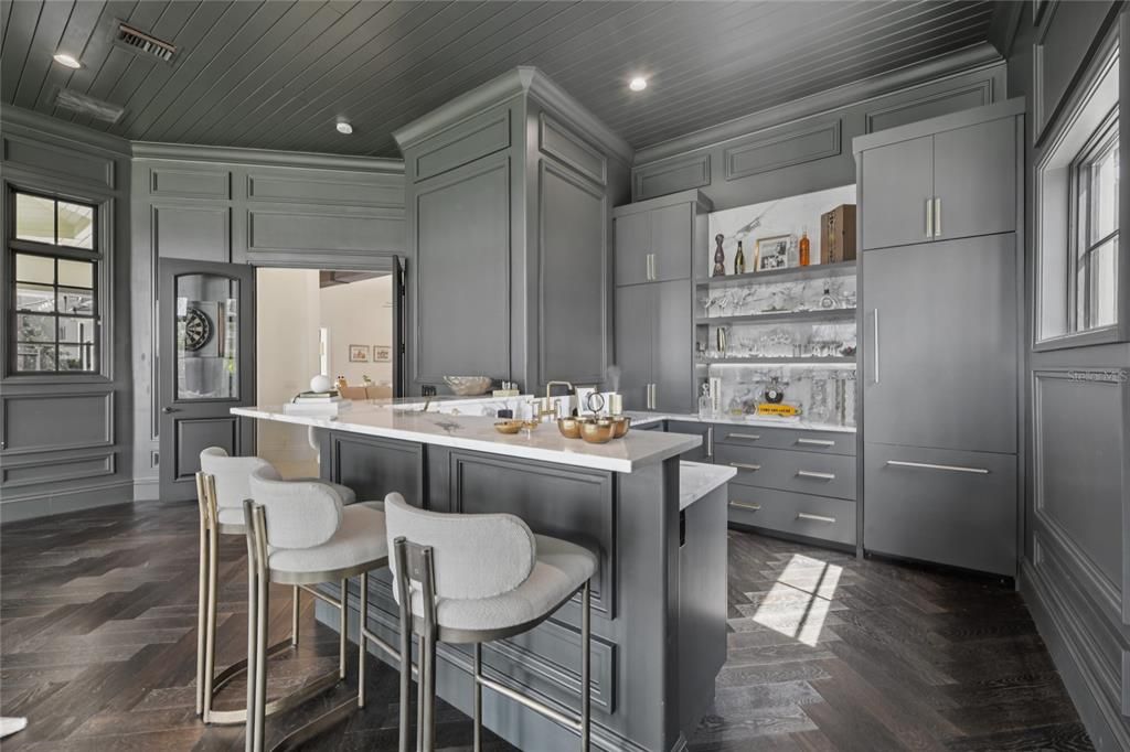 For Sale: $5,695,000 (5 beds, 5 baths, 6730 Square Feet)