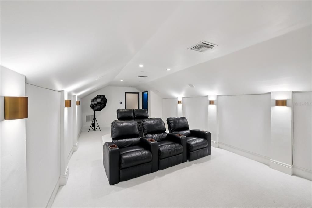 For Sale: $5,695,000 (5 beds, 5 baths, 6730 Square Feet)