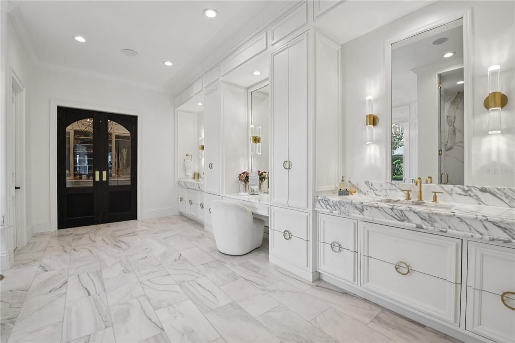 For Sale: $5,695,000 (5 beds, 5 baths, 6730 Square Feet)