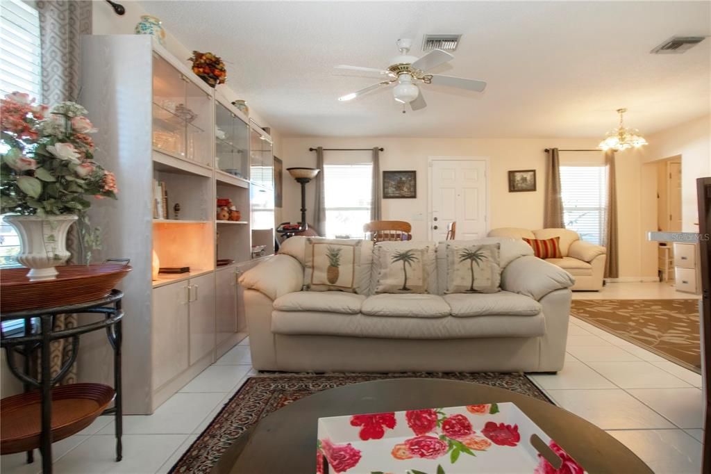 En Venta: $349,900 (0 camas, 0 baños, 1272 Pies cuadrados)