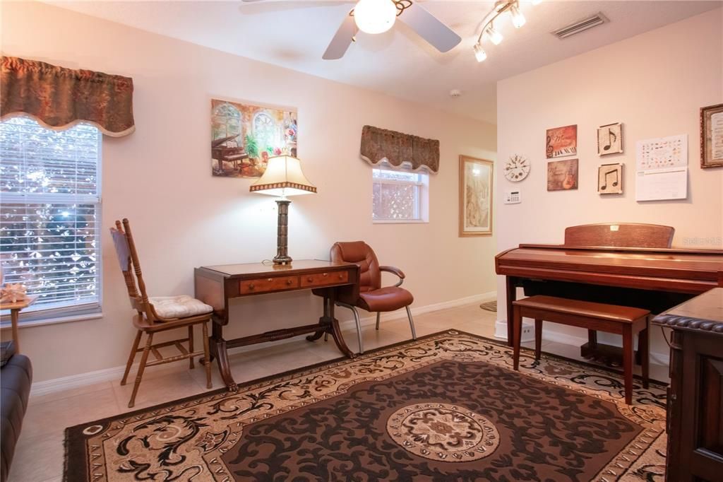 En Venta: $349,900 (0 camas, 0 baños, 1272 Pies cuadrados)