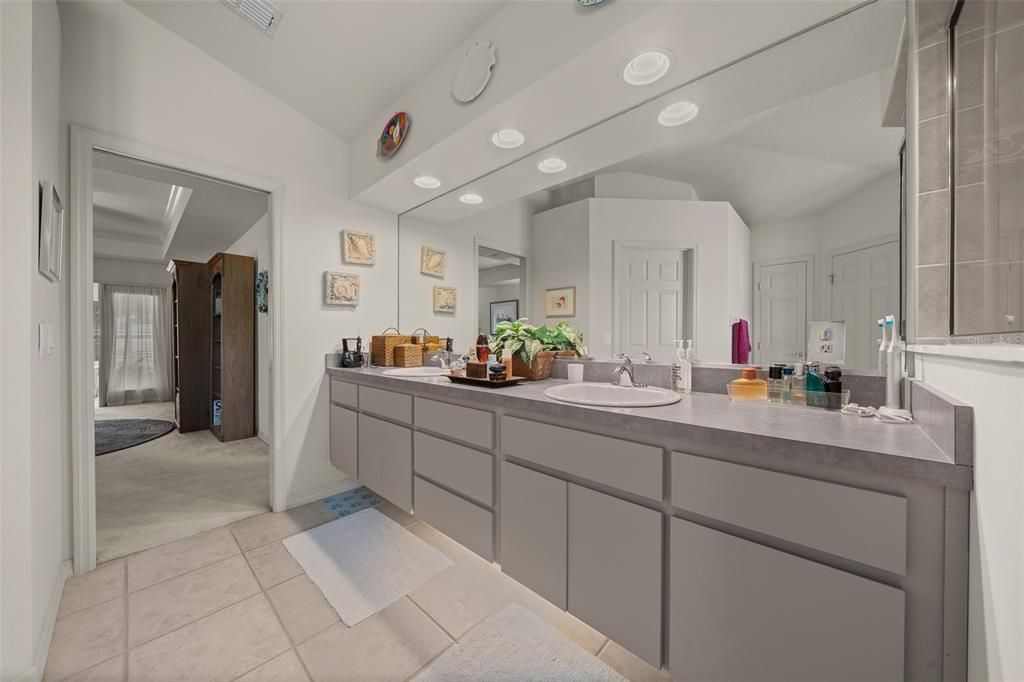 合同活跃: $419,900 (4 贝兹, 2 浴室, 2836 平方英尺)