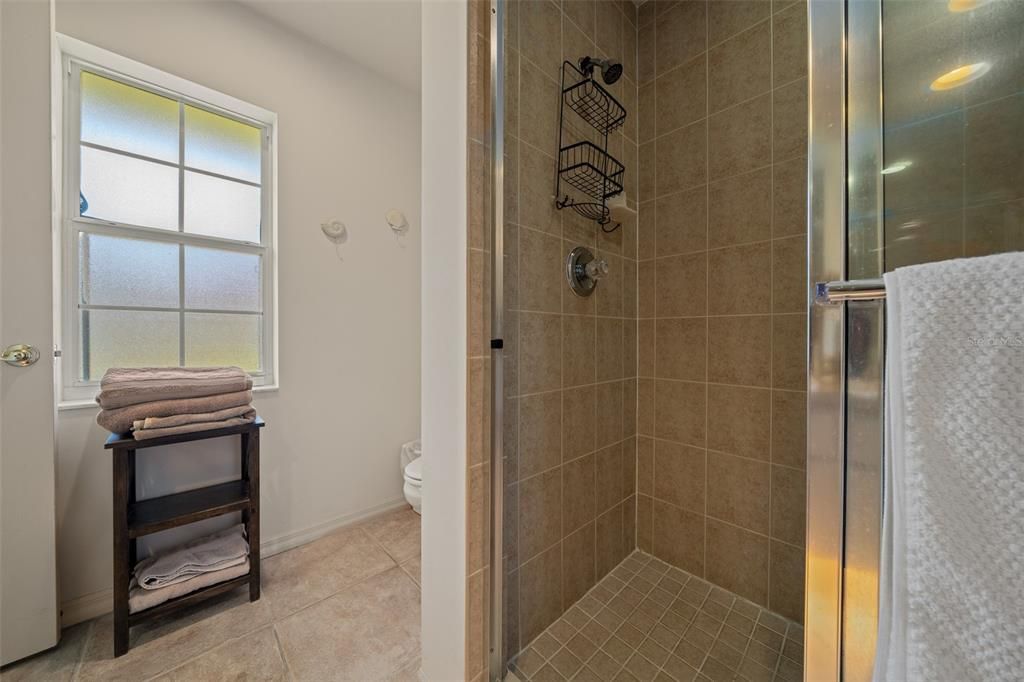 合同活跃: $419,900 (4 贝兹, 2 浴室, 2836 平方英尺)