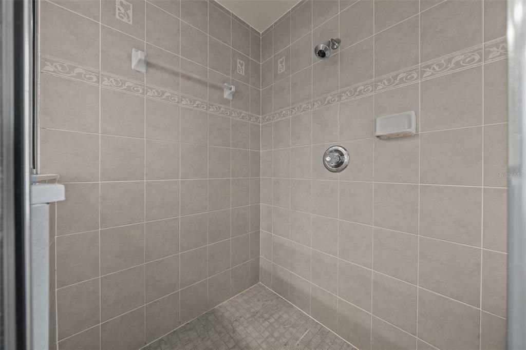 合同活跃: $419,900 (4 贝兹, 2 浴室, 2836 平方英尺)