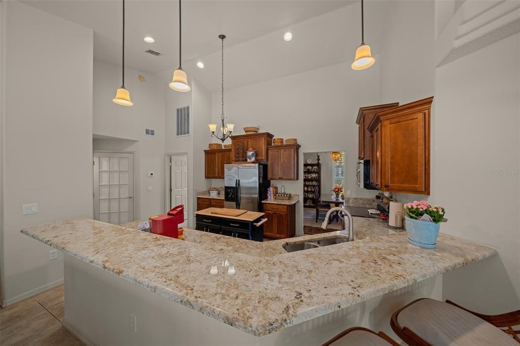 合同活跃: $419,900 (4 贝兹, 2 浴室, 2836 平方英尺)